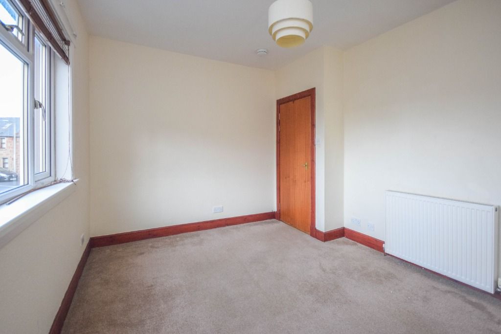 2 bed flat to rent in Glengate, Kirriemuir, Angus DD8, £400 pcm