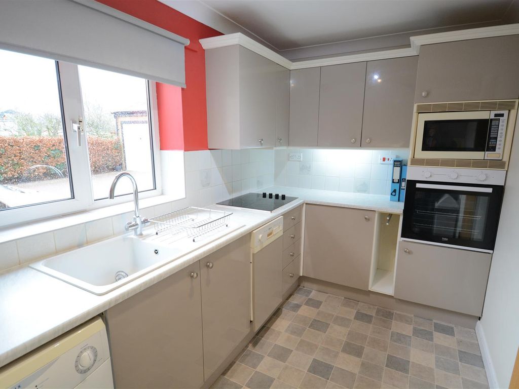 2 bed flat for sale in The Courtneys, Selby YO8, £139,950