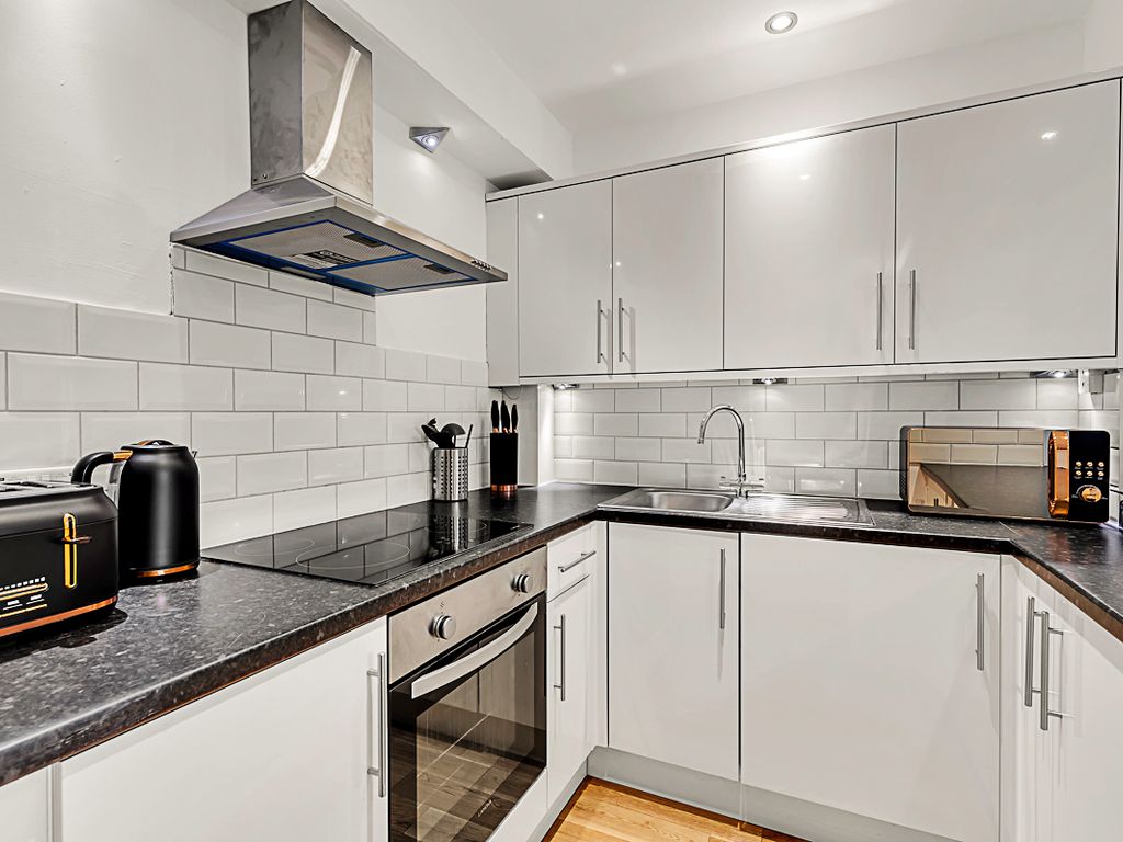 1 bed flat to rent in Norfolk Pl, London W2, £3,620 pcm