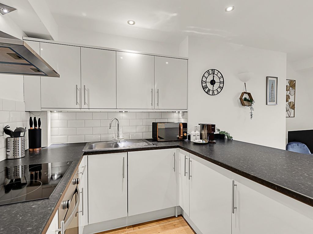1 bed flat to rent in Norfolk Pl, London W2, £3,620 pcm