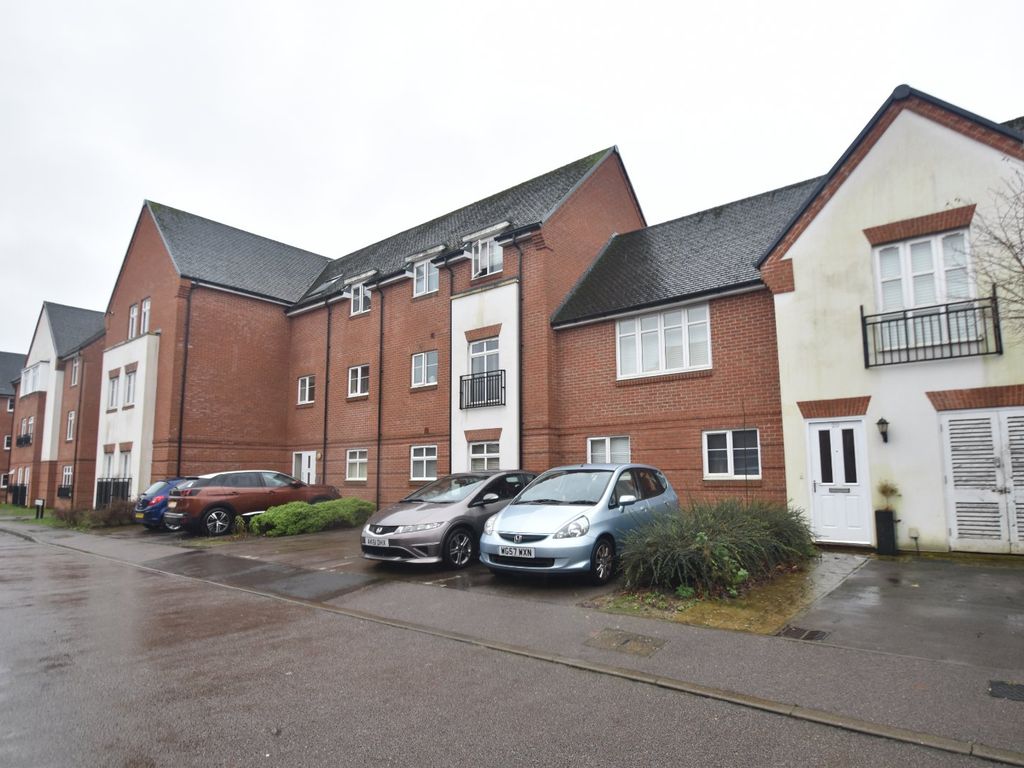 2 bed flat for sale in Meadow View, Little Chalfont, Amersham, Bucks HP6, £345,000
