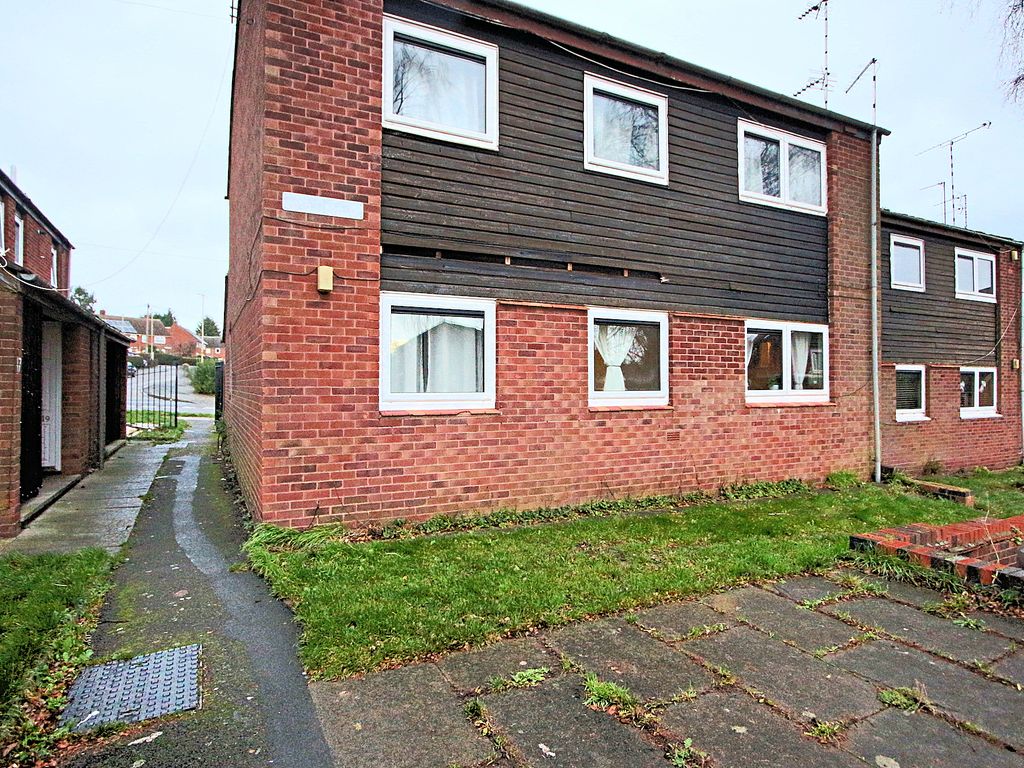 2 bed flat for sale in Aikman Avenue, New Parks, Leicester LE3, £100,000