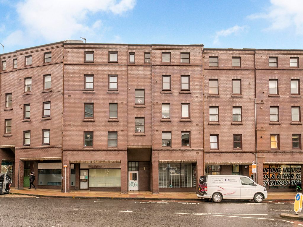 4 bed flat for sale in Lauriston Place, Edinburgh EH3, £315,000
