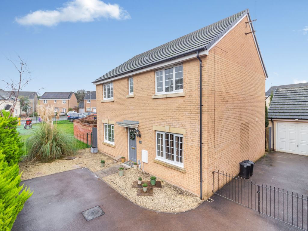 4 bed detached house for sale in Harfleur Court, Monmouth, Monmouthshire NP25, £420,000