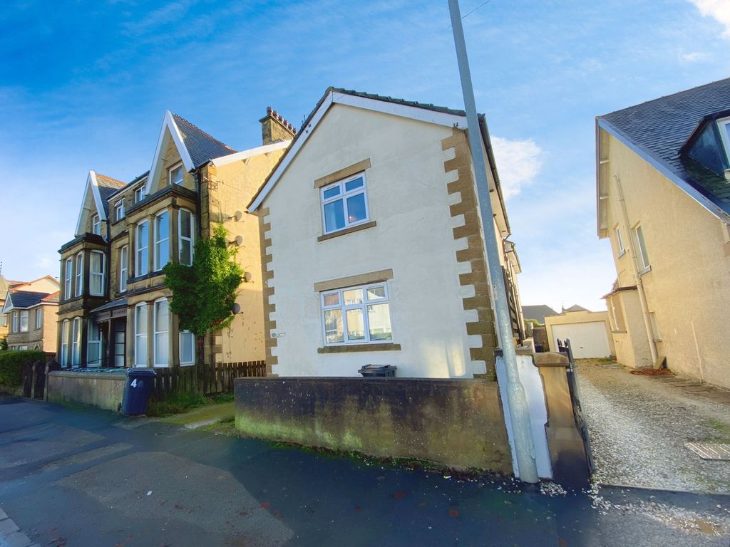 1 bed flat to rent in Balmoral Road, Morecambe LA3, £575 pcm