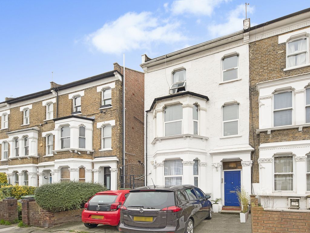 2 bed flat for sale in Frithville Gardens, And Parking Space, London W12, £525,000