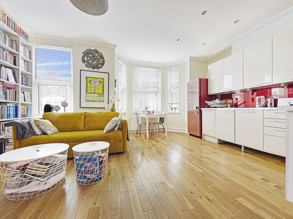 2 bed flat for sale in Frithville Gardens, And Parking Space, London W12, £525,000