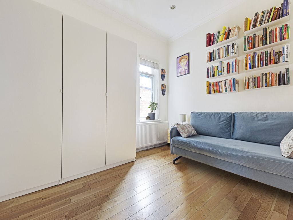 2 bed flat for sale in Frithville Gardens, And Parking Space, London W12, £525,000