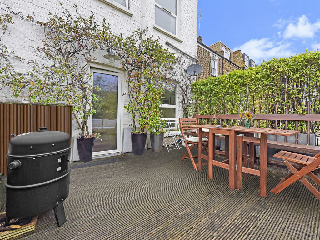 2 bed flat for sale in Frithville Gardens, And Parking Space, London W12, £525,000