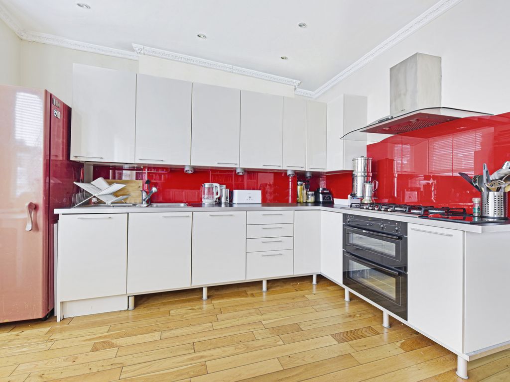 2 bed flat for sale in Frithville Gardens, And Parking Space, London W12, £525,000