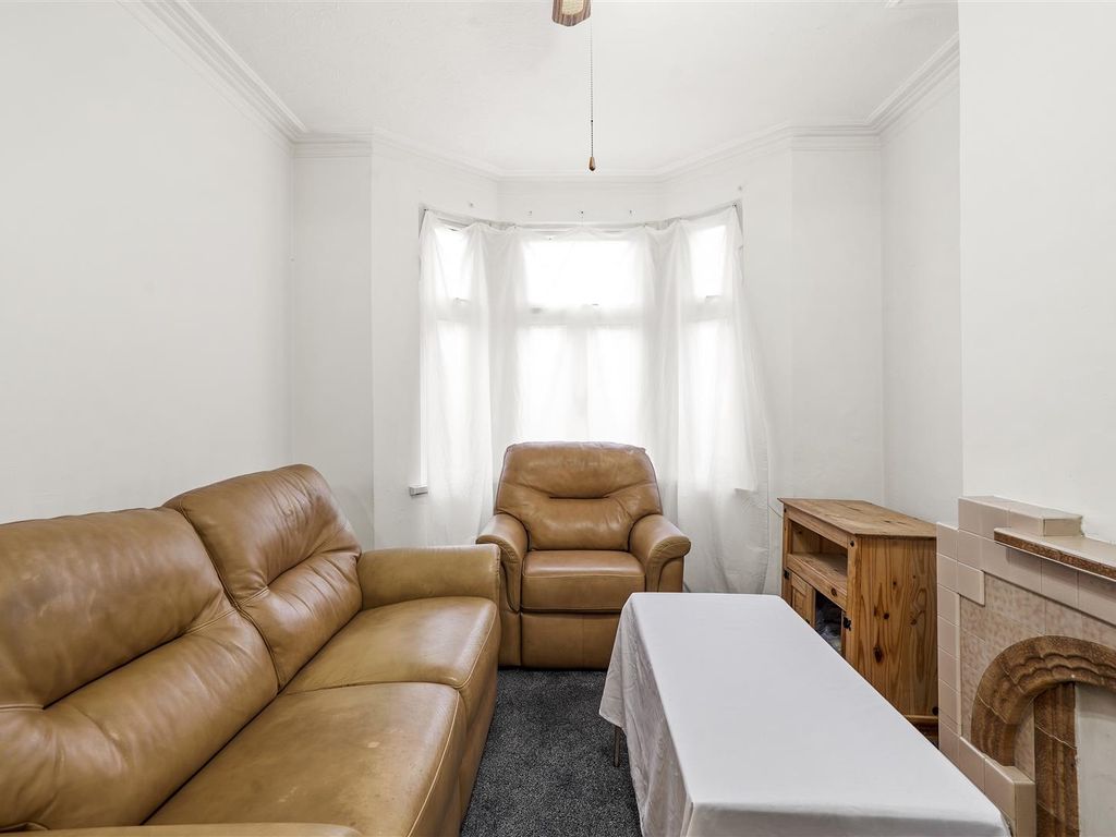 3 bed property for sale in Kingsley Road, Hounslow TW3, £470,000