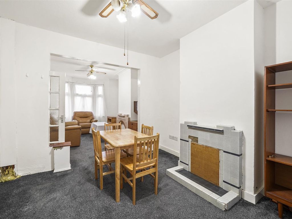 3 bed property for sale in Kingsley Road, Hounslow TW3, £470,000