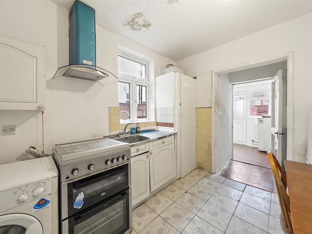 3 bed property for sale in Kingsley Road, Hounslow TW3, £470,000