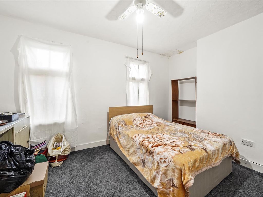 3 bed property for sale in Kingsley Road, Hounslow TW3, £470,000