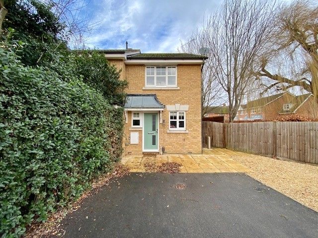 2 bed end terrace house to rent in Riley Close, Aylesbury HP20, £1,350 pcm
