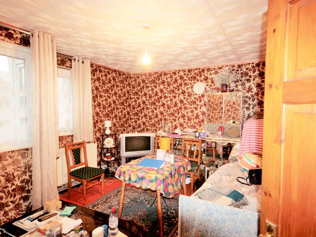 1 bed flat for sale in Hunton Street, London E1, £349,995