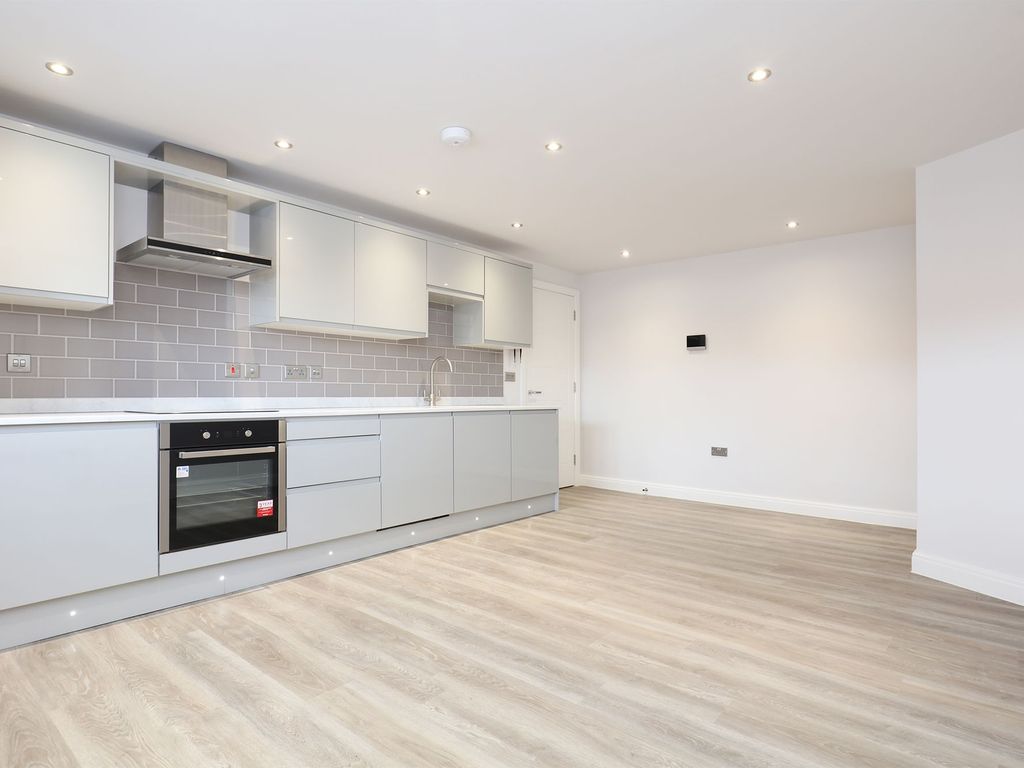 2 bed flat to rent in Newlyn Road, Sheffield S8, £850 pcm