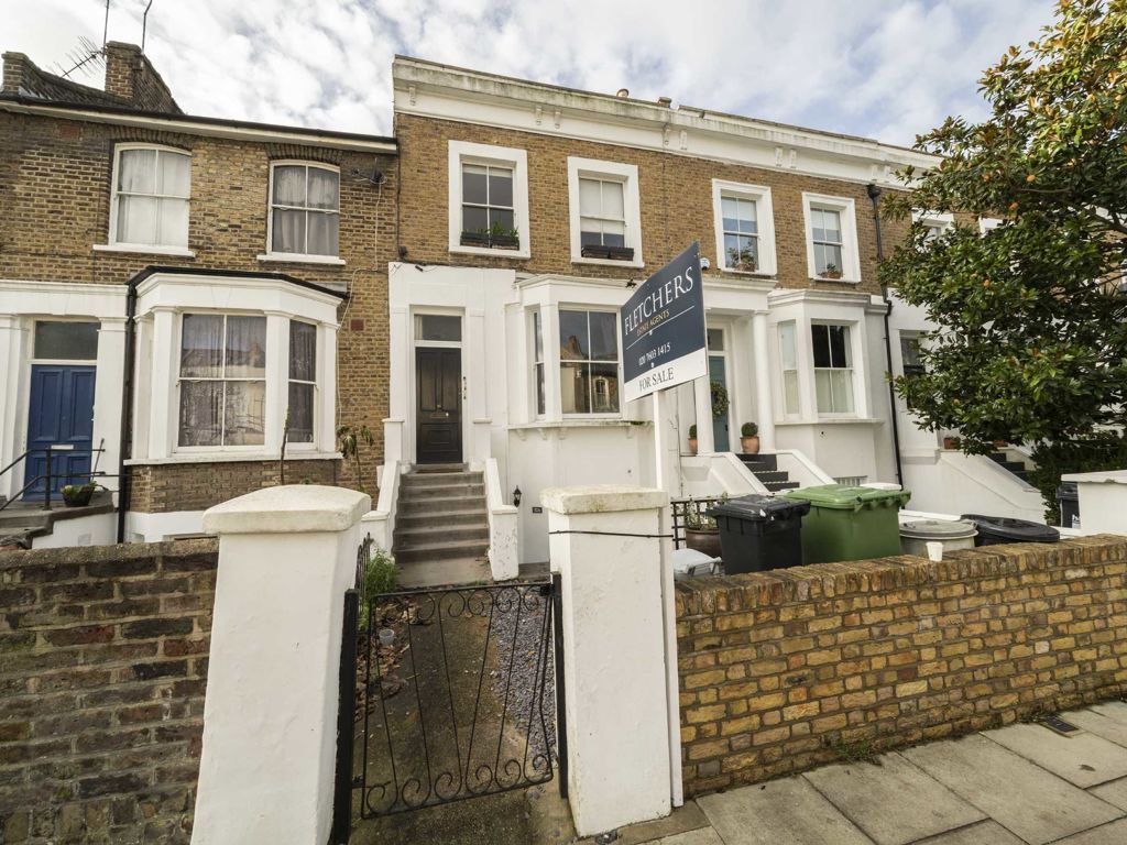 1 bed flat for sale in Stowe Road, London W12, £575,000