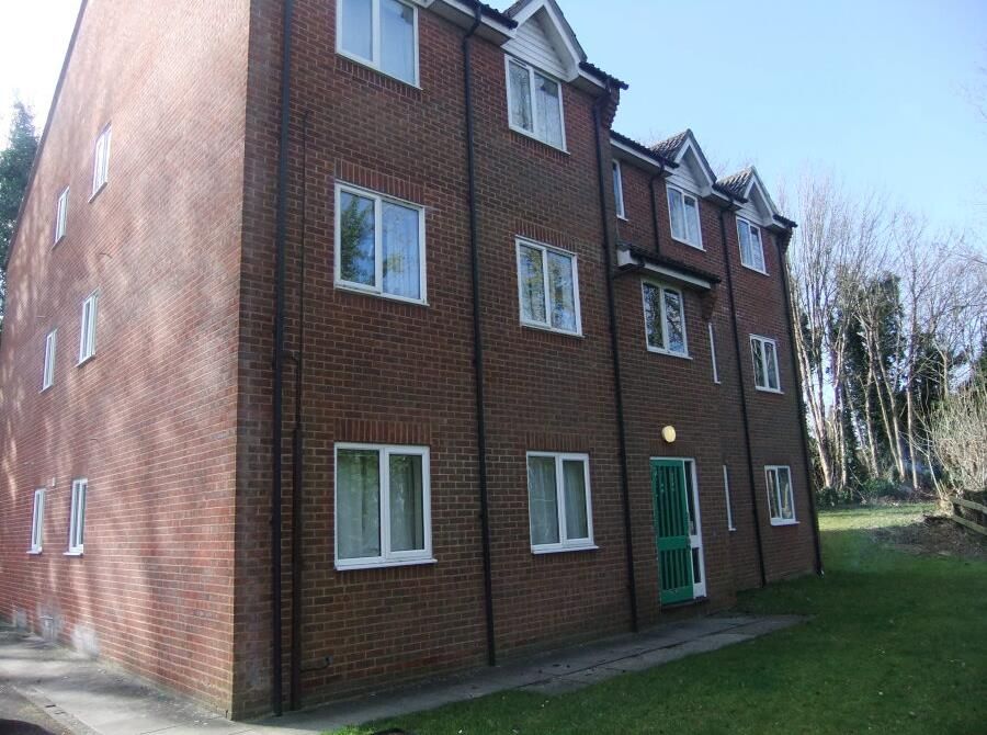 1 bed property to rent in Sarum Close, Salisbury SP2, £750 pcm