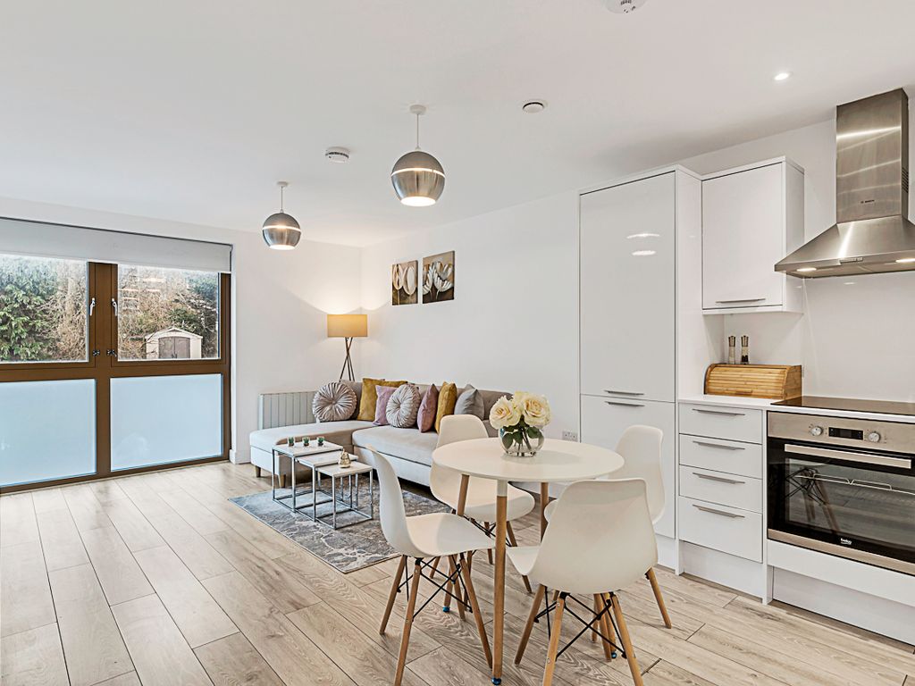 2 bed flat to rent in Flat, - Aldenham Road, Bushey, Watford, London WD19, £2,800 pcm