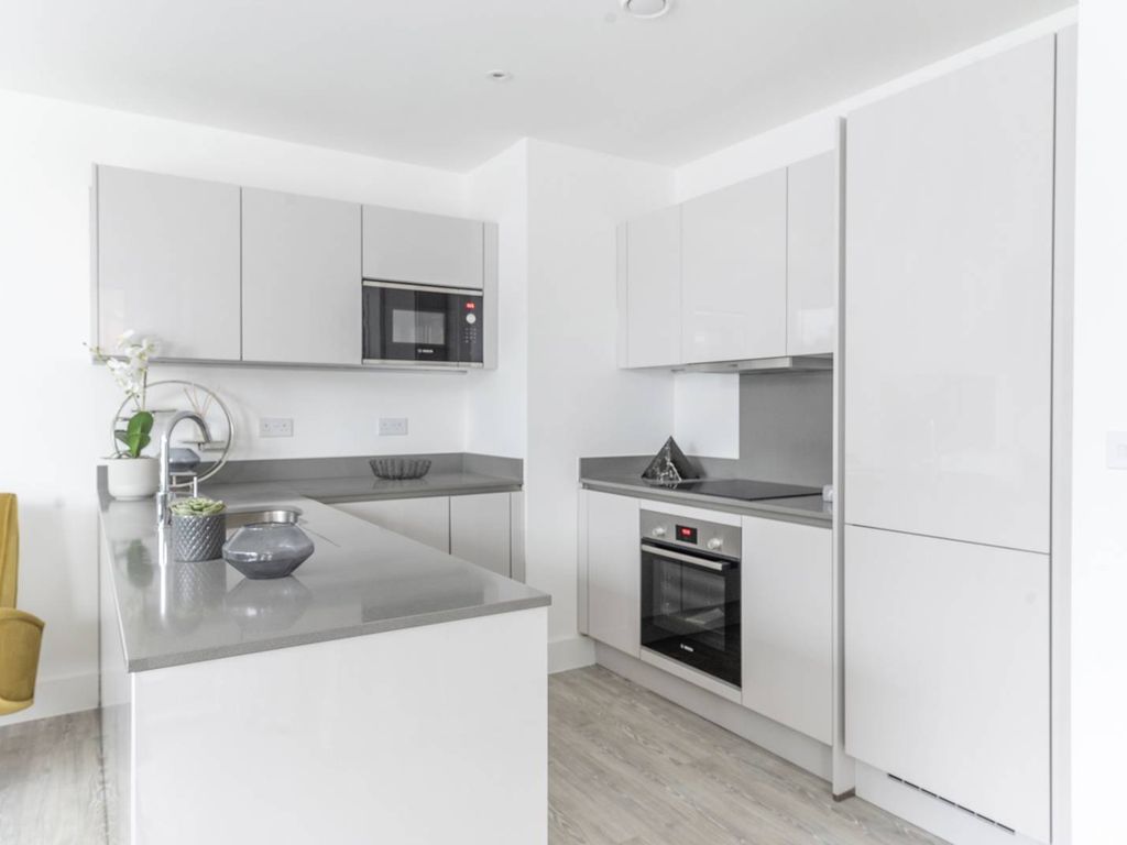 New home, 1 bed flat for sale in Easton Lodge, Hanwell W7, £415,000