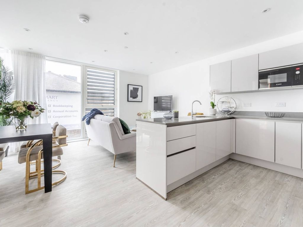 New home, 1 bed flat for sale in Easton Lodge, Hanwell W7, £420,000