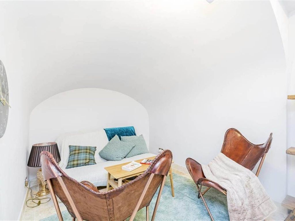 1 bed maisonette to rent in Moreton Terrace Mews North, Pimlico, London SW1V, £2,000 pcm