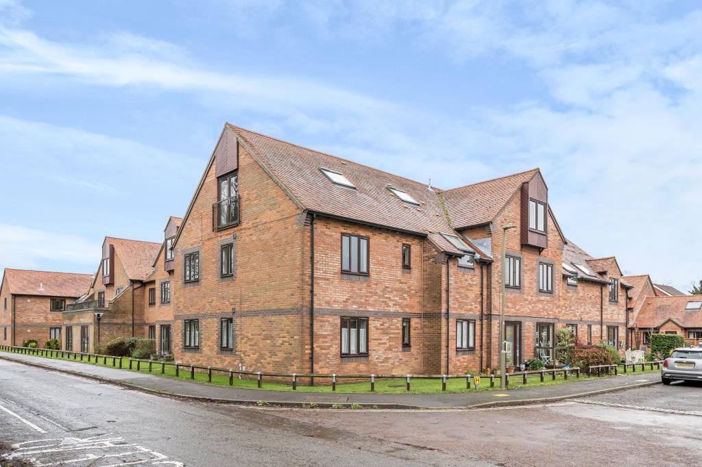 2 bed flat for sale in Thame, Oxfordshire OX9, £260,000