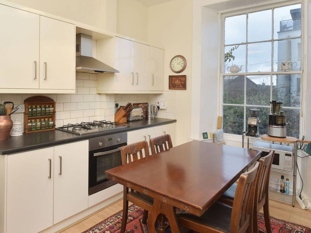 3 bed flat for sale in Leith Walk, Leith, Edinburgh EH6, £300,000