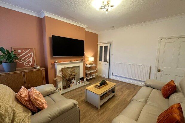 2 bed property to rent in Eden Street, Derby DE24, £875 pcm