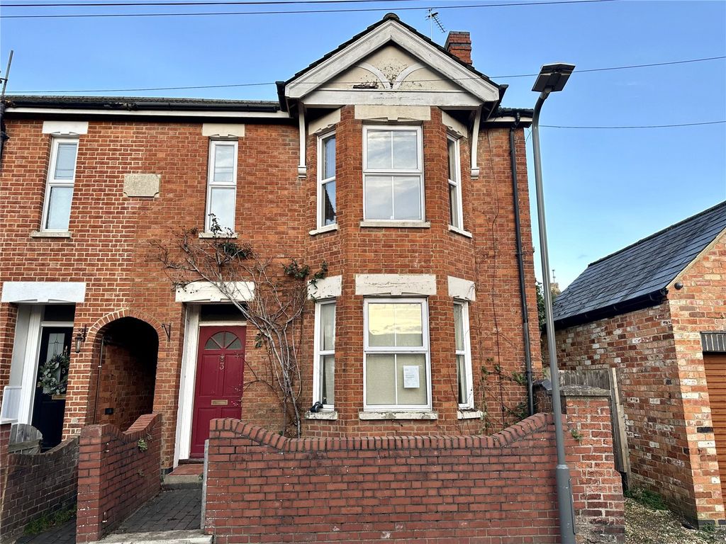 3 bed end terrace house for sale in Lovat Street, Newport Pagnell, Buckinghamshire MK16, £300,000