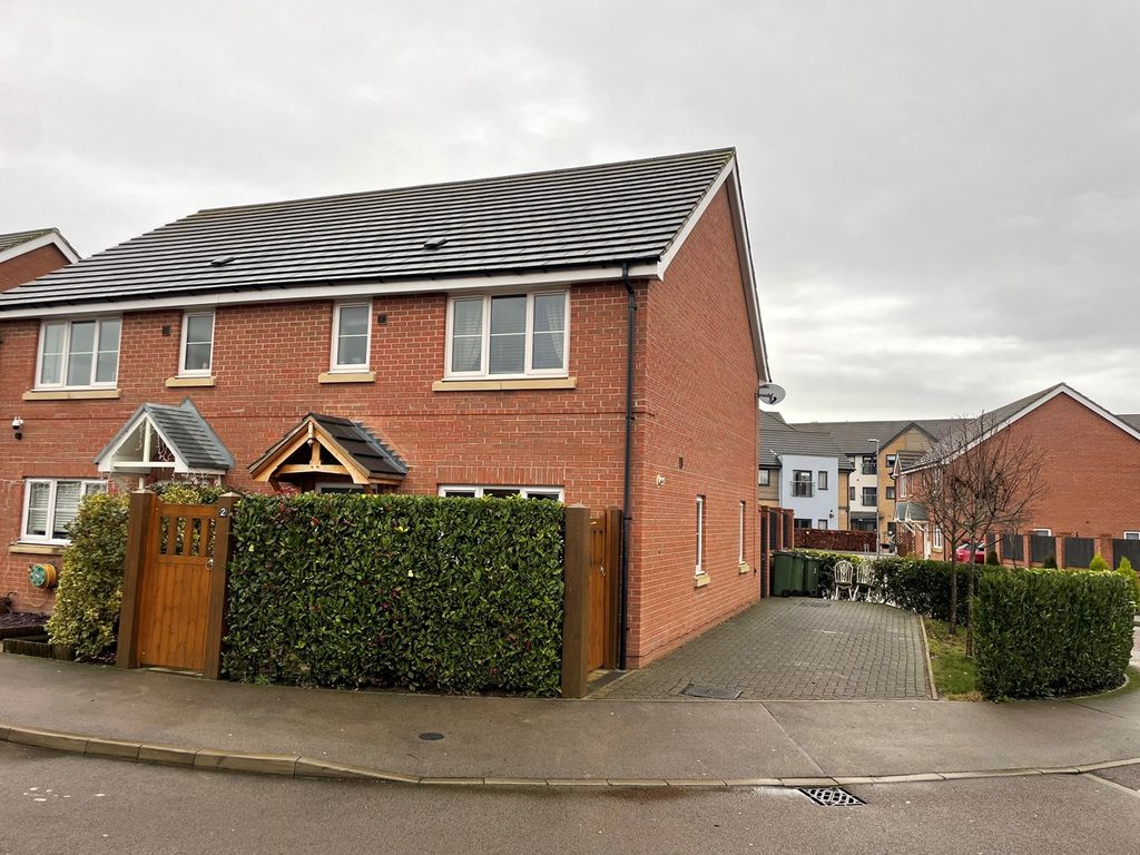 3 bed semi-detached house for sale in Skippers Close, Blaby, Leicester LE8, £65,000
