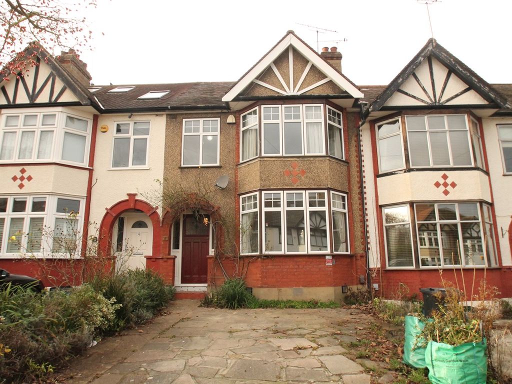 4 bed terraced house to rent in Arlington Road, Woodford Green IG8, £2,300 pcm