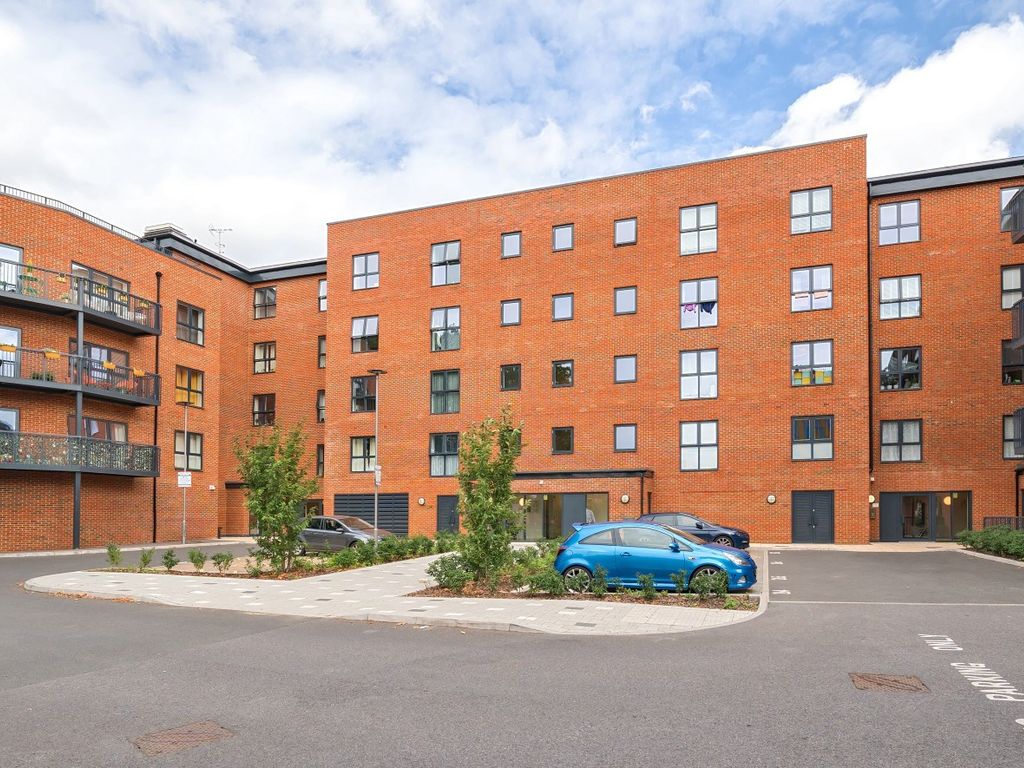 1 bed flat for sale in Palmer Court, 5 Pitcher Lane, Ashford TW15, £142,500