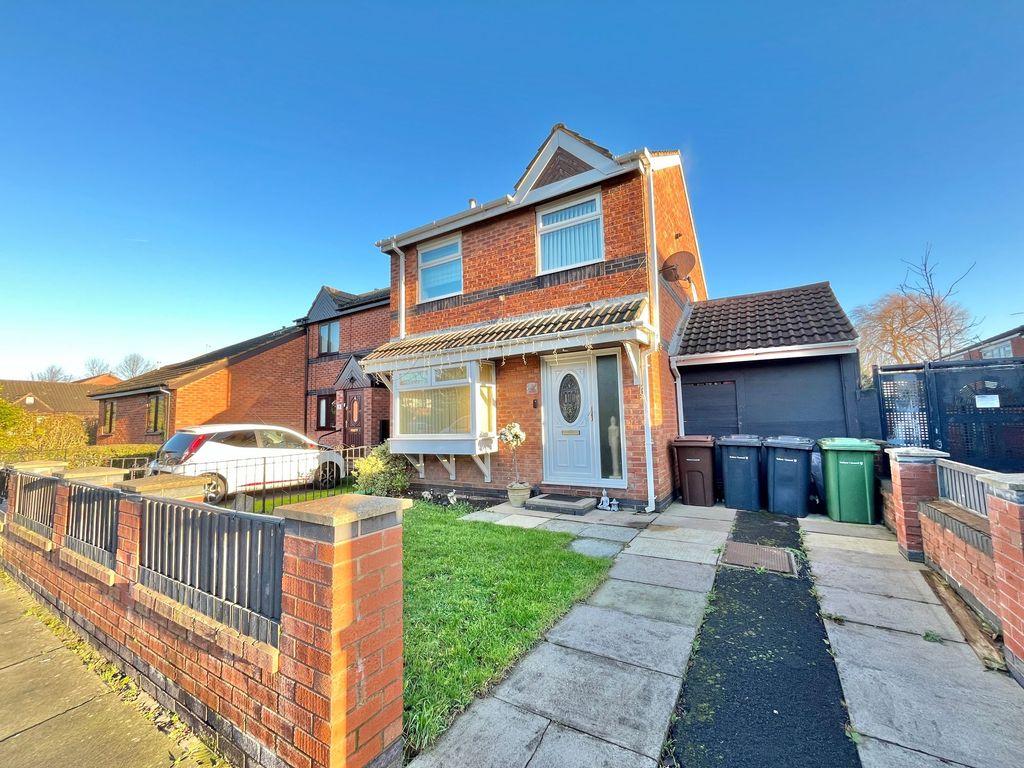 3 bed semi-detached house for sale in Hedgecroft, Thornton L23, £175,000