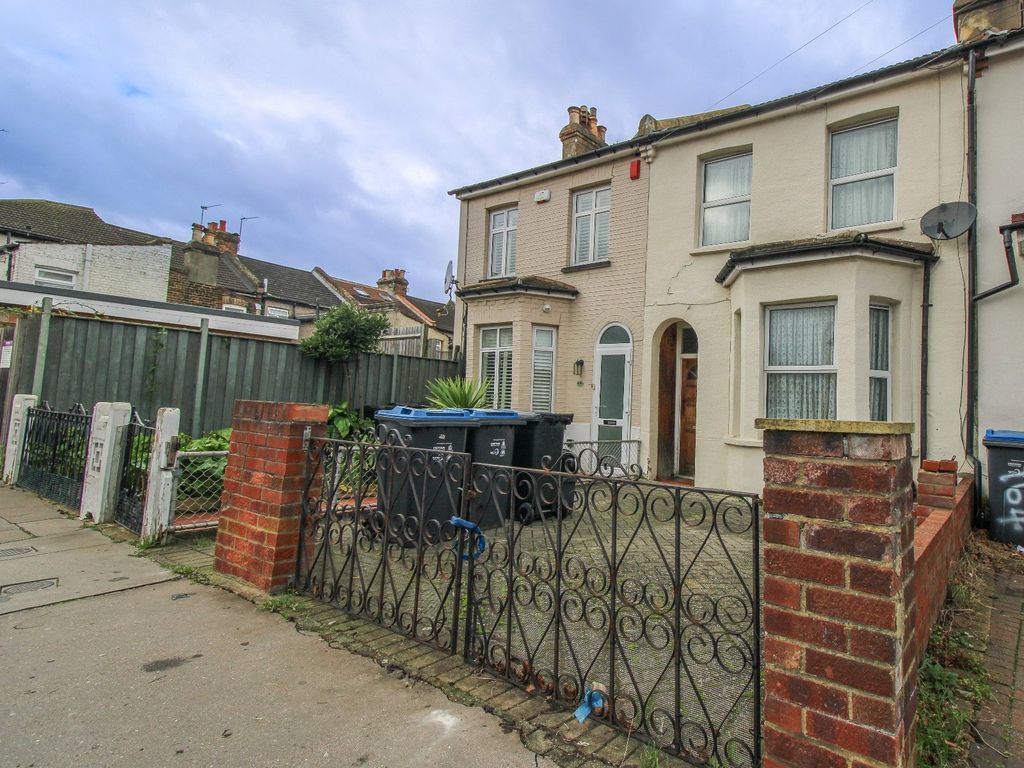 2 bed terraced house to rent in Dennett Road, Croydon CR0, £1,700 pcm