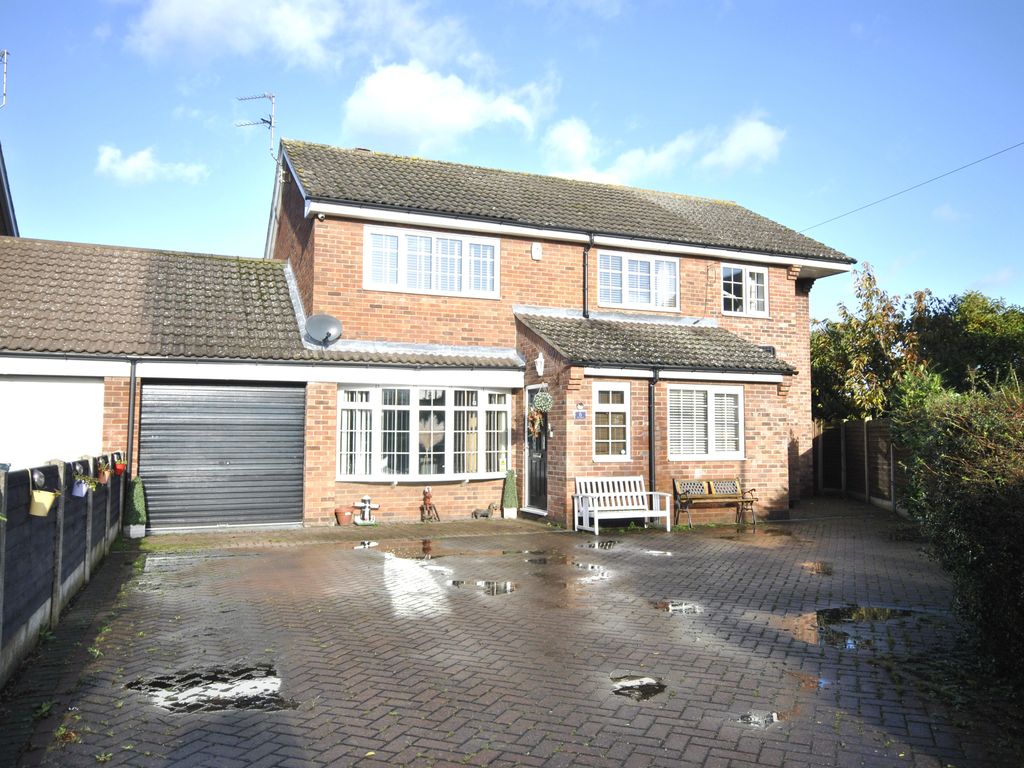 5 bed detached house for sale in The Green, Auckley, Doncaster DN9, £429,500