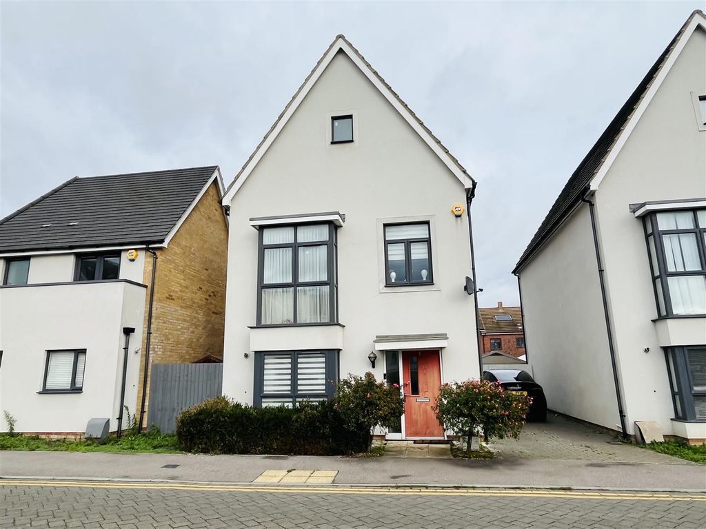 4 bed detached house for sale in Belhouse Avenue, Aveley, South Ockendon RM15, £489,000