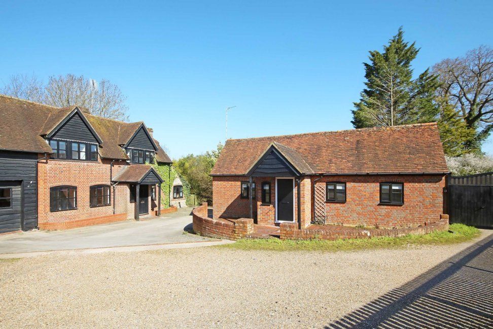 10 bed detached house for sale in Fullers Hill, Hyde Heath, Amersham HP6, £1,985,000