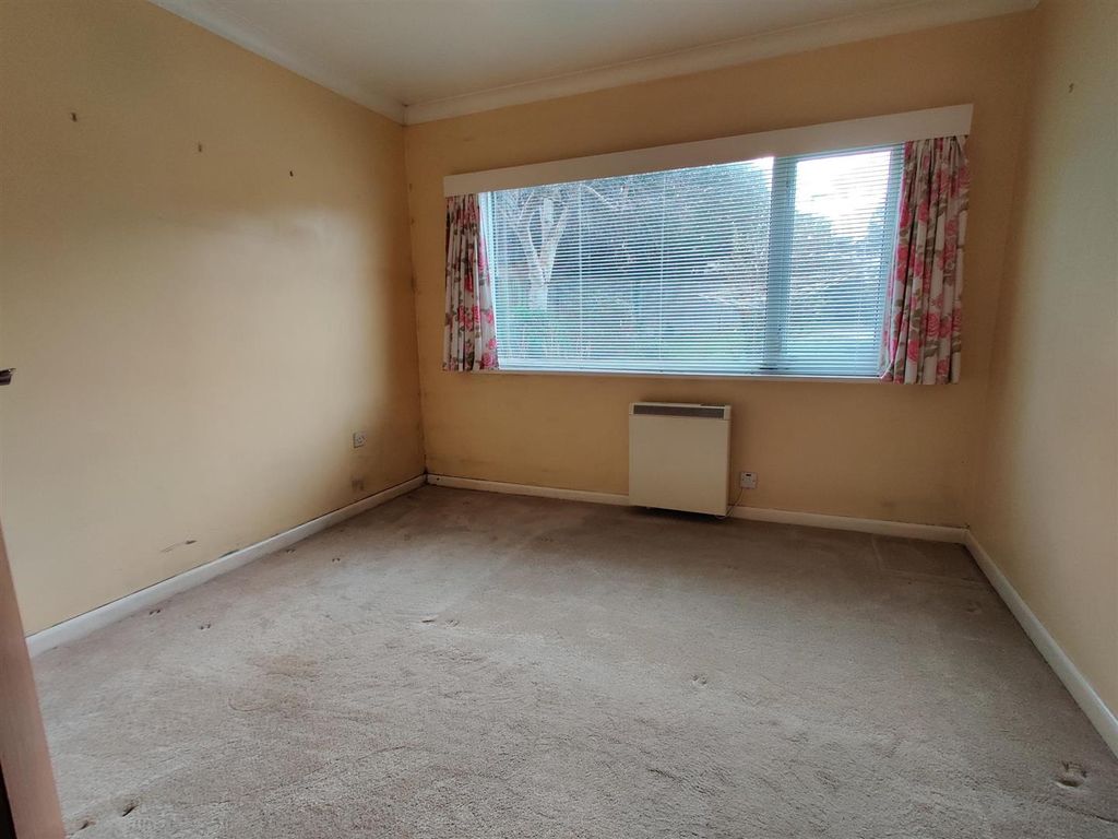 1 bed flat for sale in Fairmead Close, Sandown PO36, £130,000