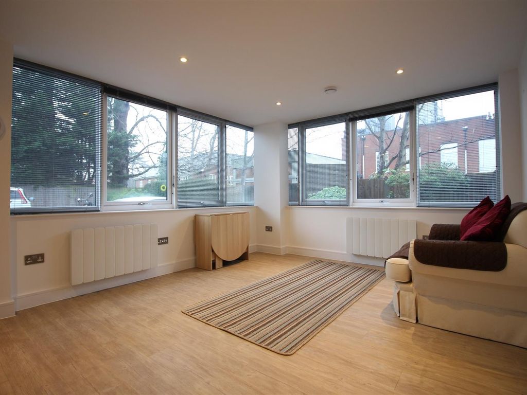 1 bed flat for sale in The Street, Ashtead KT21, £250,000