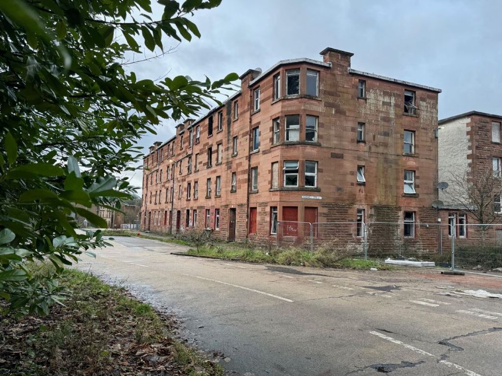 1 bed flat for sale in 27, Robert Street, Flat 3-1, Port Glasgow PA145Rg PA14, £8,000