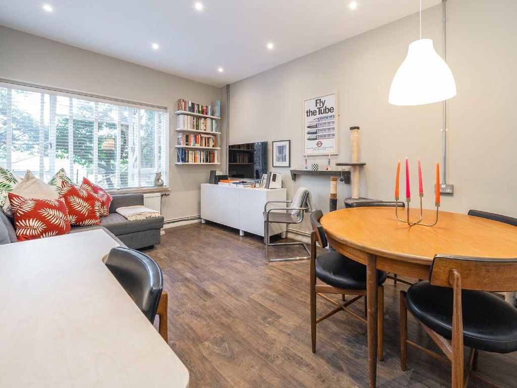 1 bed flat for sale in Cruikshank Street, London WC1X, £400,000