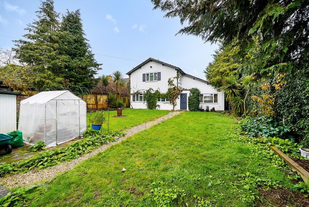 4 bed detached house for sale in Wraysbury, Surrey TW19, £1,200,000