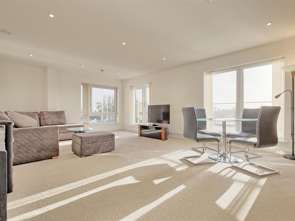 2 bed flat for sale in Beacon Rise, 160 Newmarket Road, Cambridge CB5, £480,000