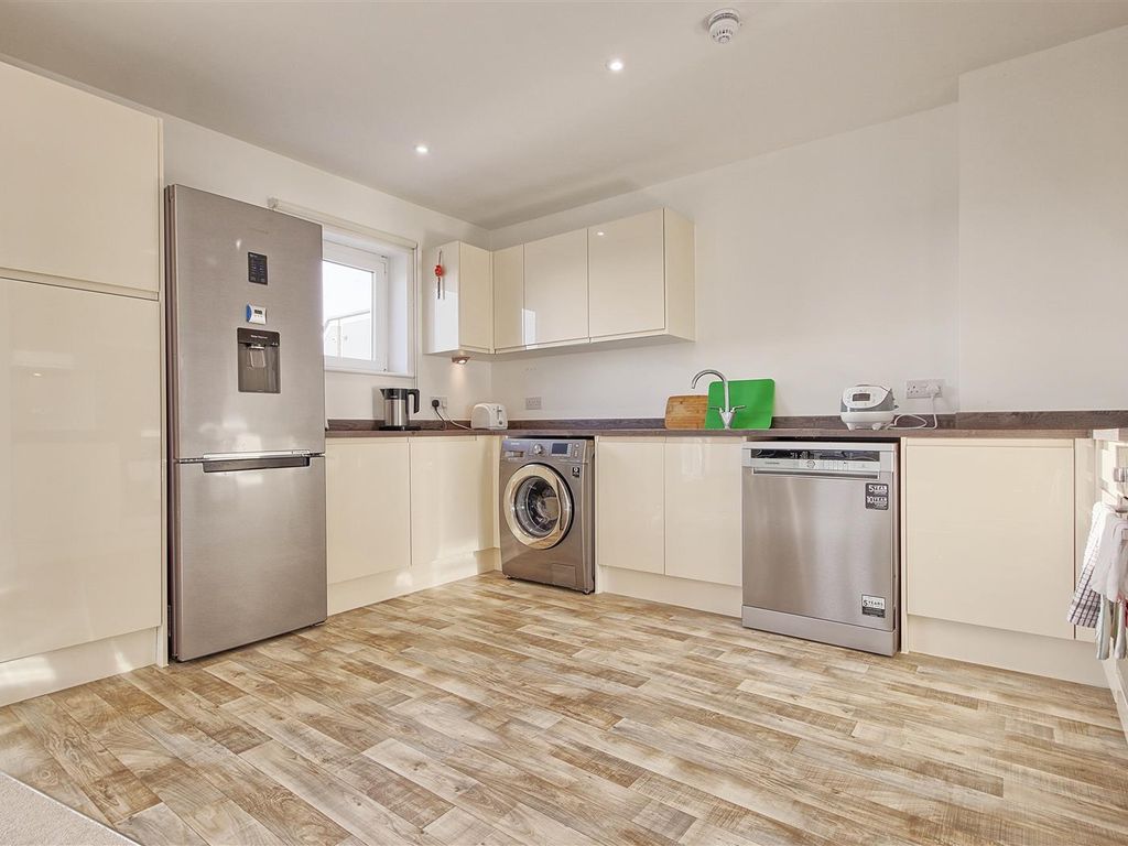 2 bed flat for sale in Beacon Rise, 160 Newmarket Road, Cambridge CB5, £480,000