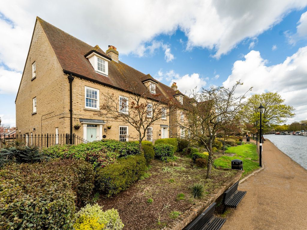 5 bed town house for sale in Annesdale, Ely CB7, £795,000