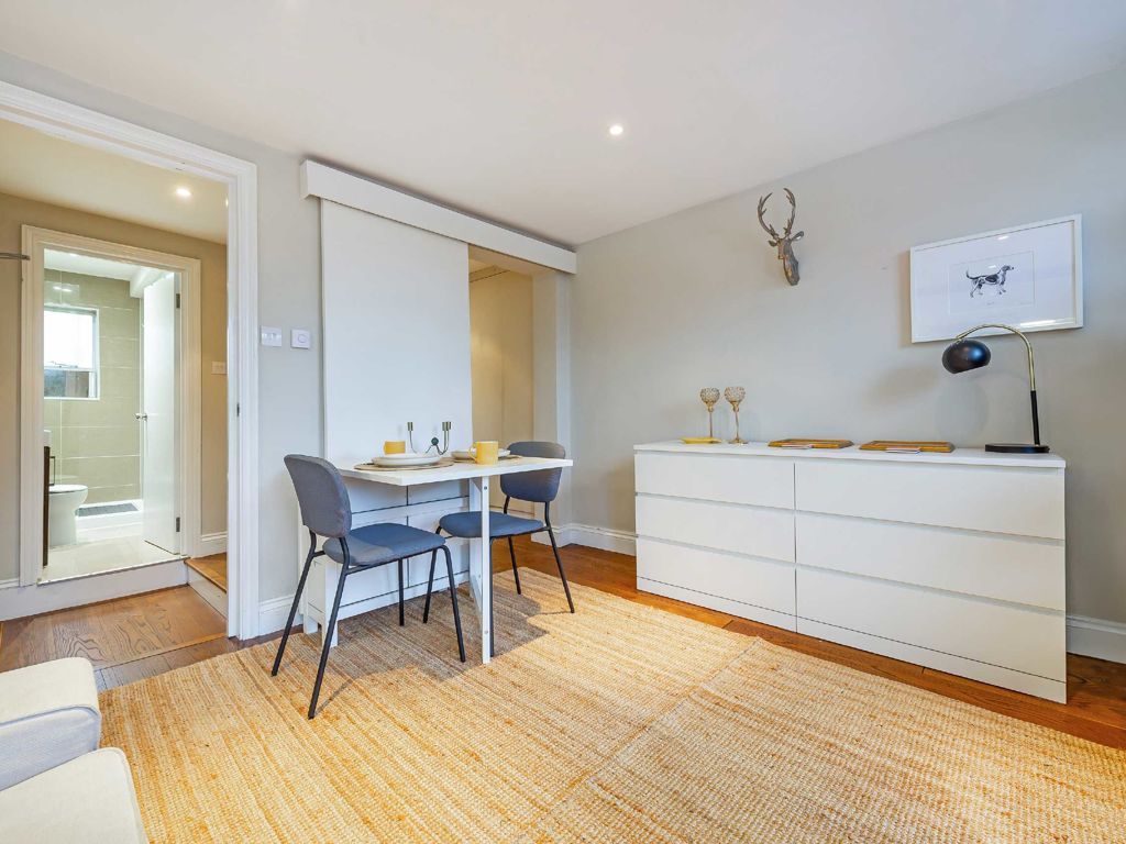 1 bed flat for sale in Upper Street, London N1, £365,000