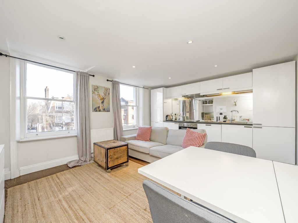 1 bed flat for sale in Upper Street, London N1, £365,000