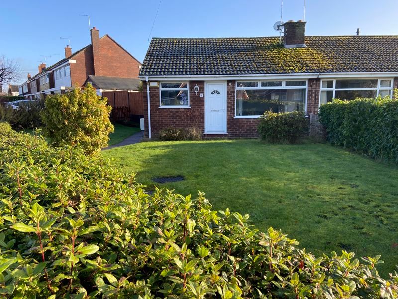 2 bed bungalow to rent in Eastgate Road, Holmes Chapel, Crewe CW4, £950 pcm